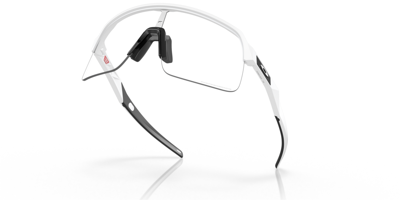 Oakley SUTRO LITE фотохромні окуляри з матовою білою оправою та прозорими фотохромними лінзами