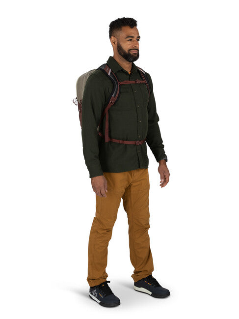 OSPREY Quasar 28 міський рюкзак, sawdust загарний/raisin червоний