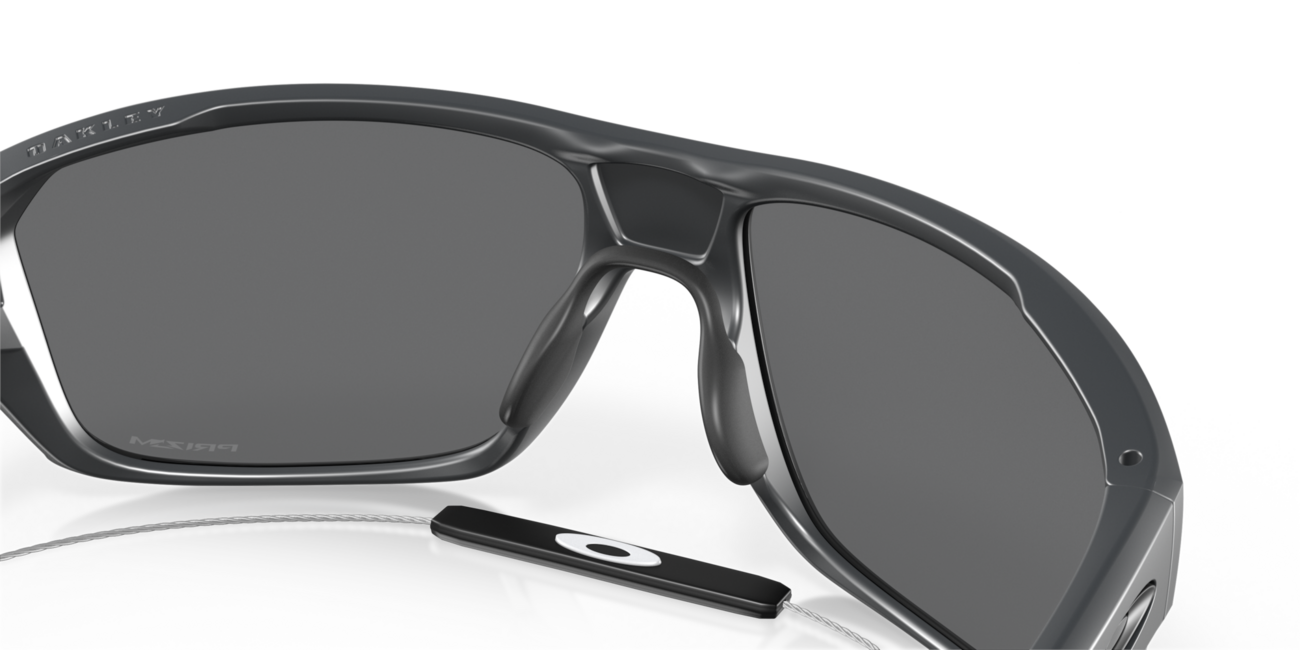 Oakley SPLIT SHOT сонячні окуляри з оправою Matte Carbon і лінзами Prizm Black 64