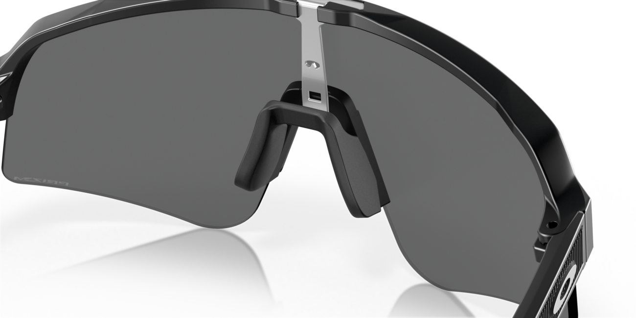 Oakley SUTRO LITE SWEEP сонячні окуляри з оправою matte black і лінзами Prizm