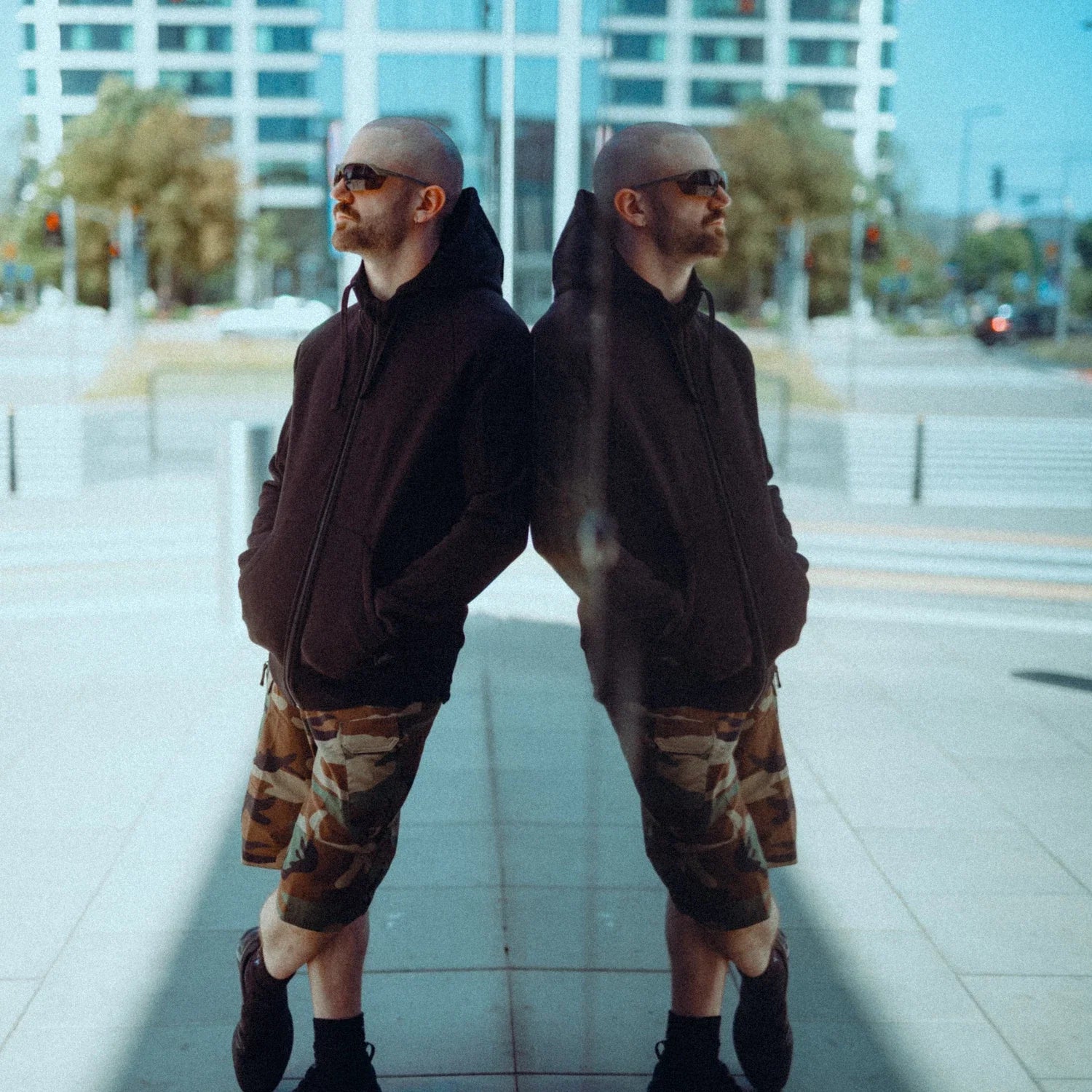 Helikon-Tex URBAN TACTICAL HOODIE mikina (FullZip), čierna – v použití 3