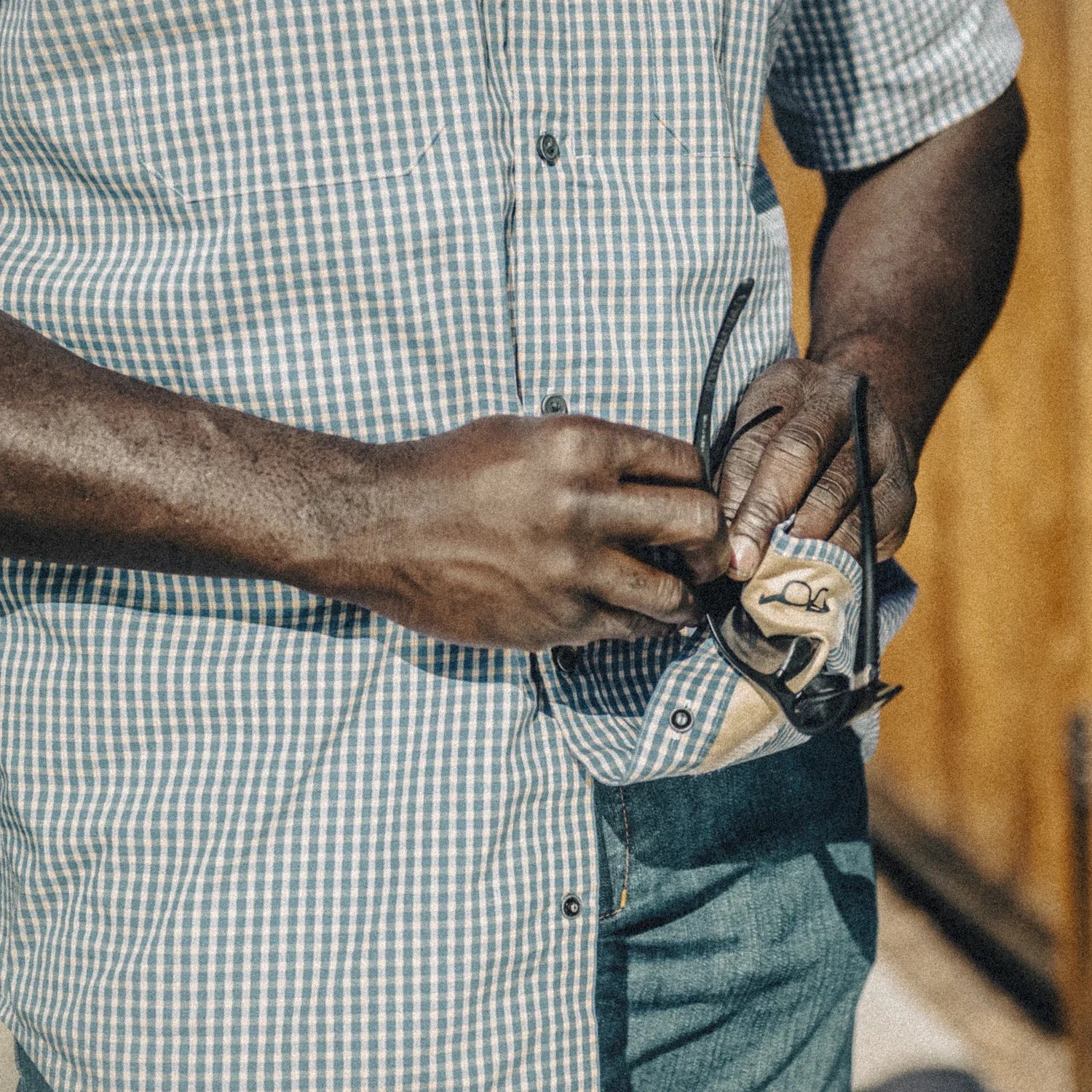 Helikon-Tex Covert Concealed Carry košeľa taktická s krátkym rukávom, károvaná kráľovská modrá – v použití 3