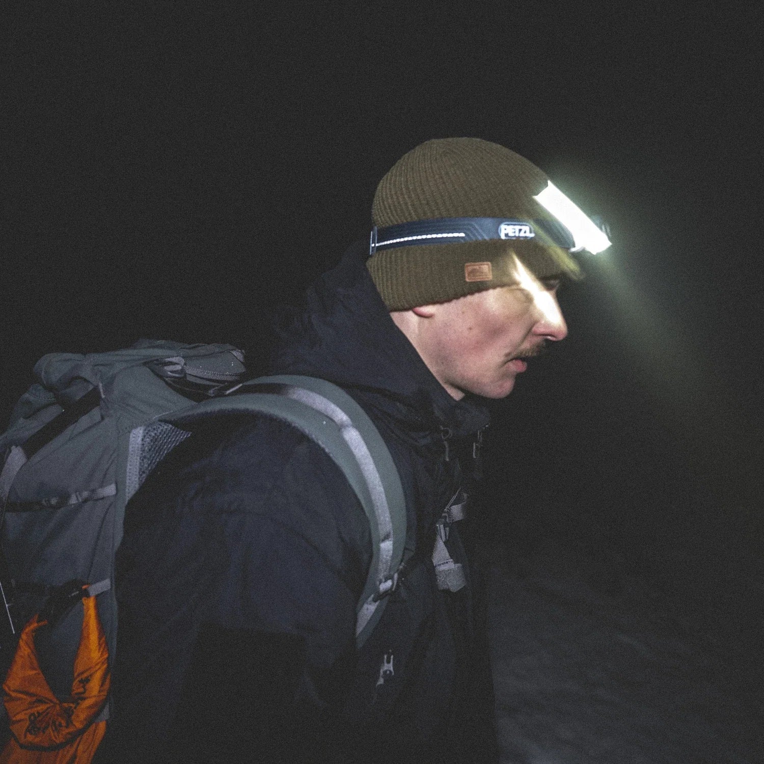 Helikon-Tex LEVEL 7 ľahká zimná bunda Climashield Apex 100g, Coyote – v použití 1