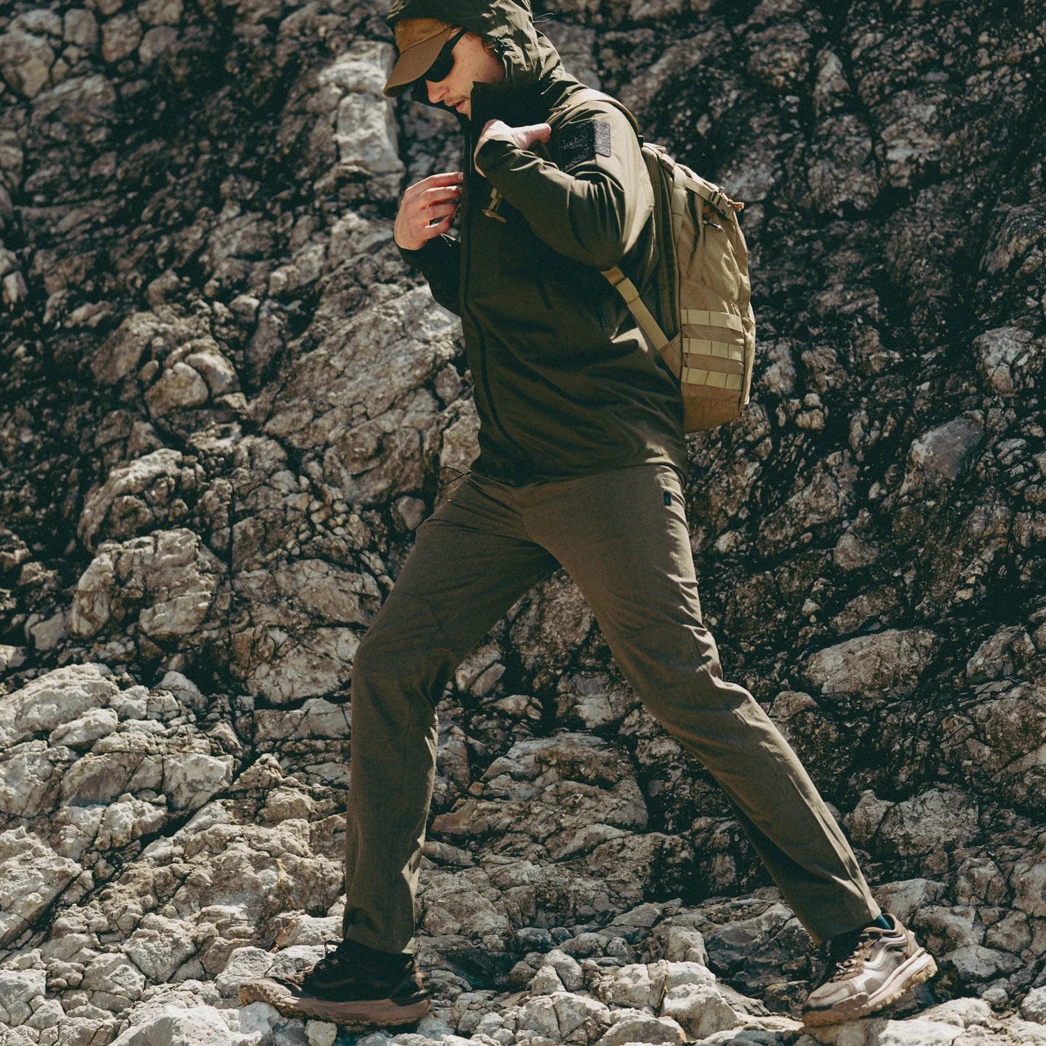 Helikon-Tex EDC batoh Cordura, čierny – v použití 2