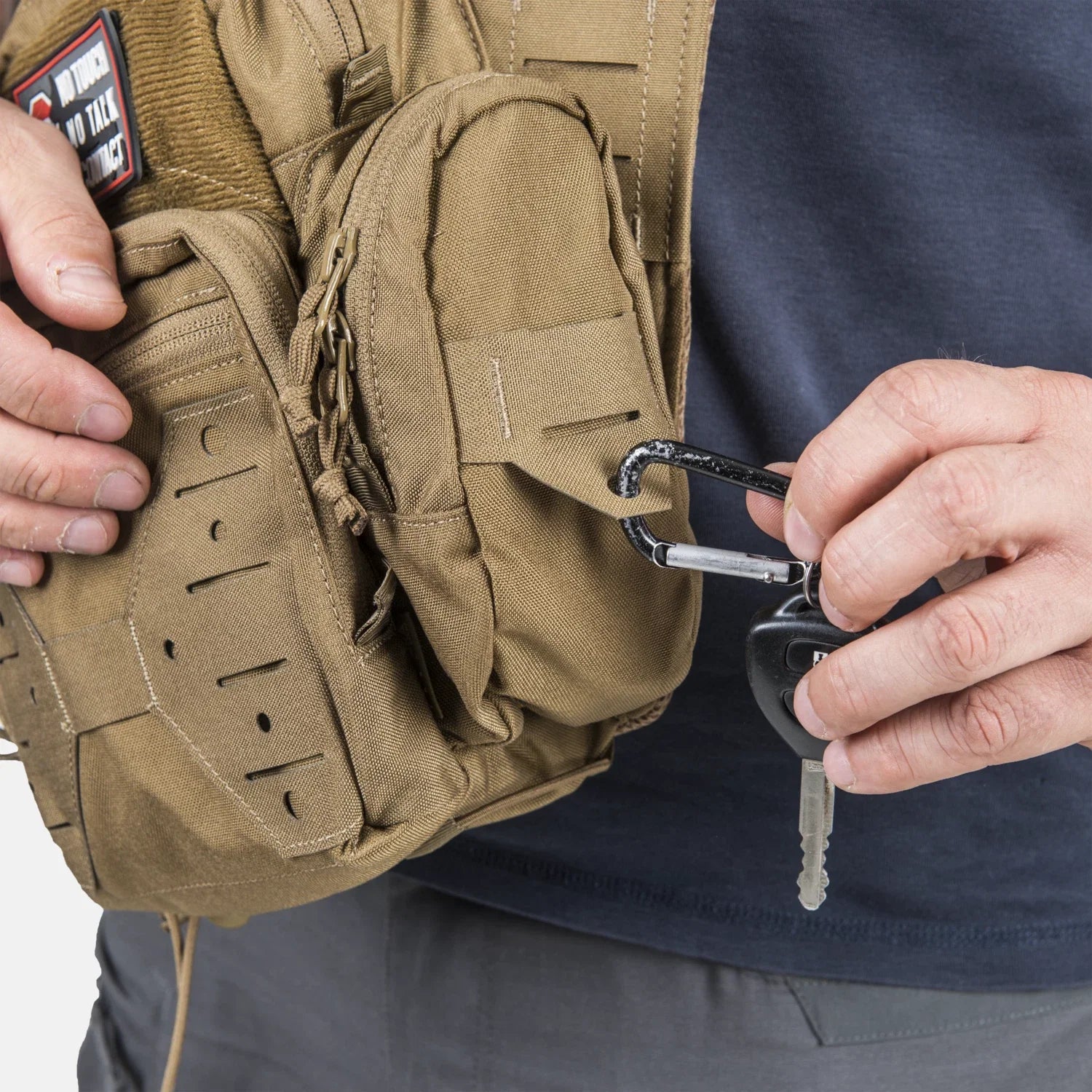 Helikon-Tex EDC SIDE BAG® kapsa cez rameno, coyote – detail 2