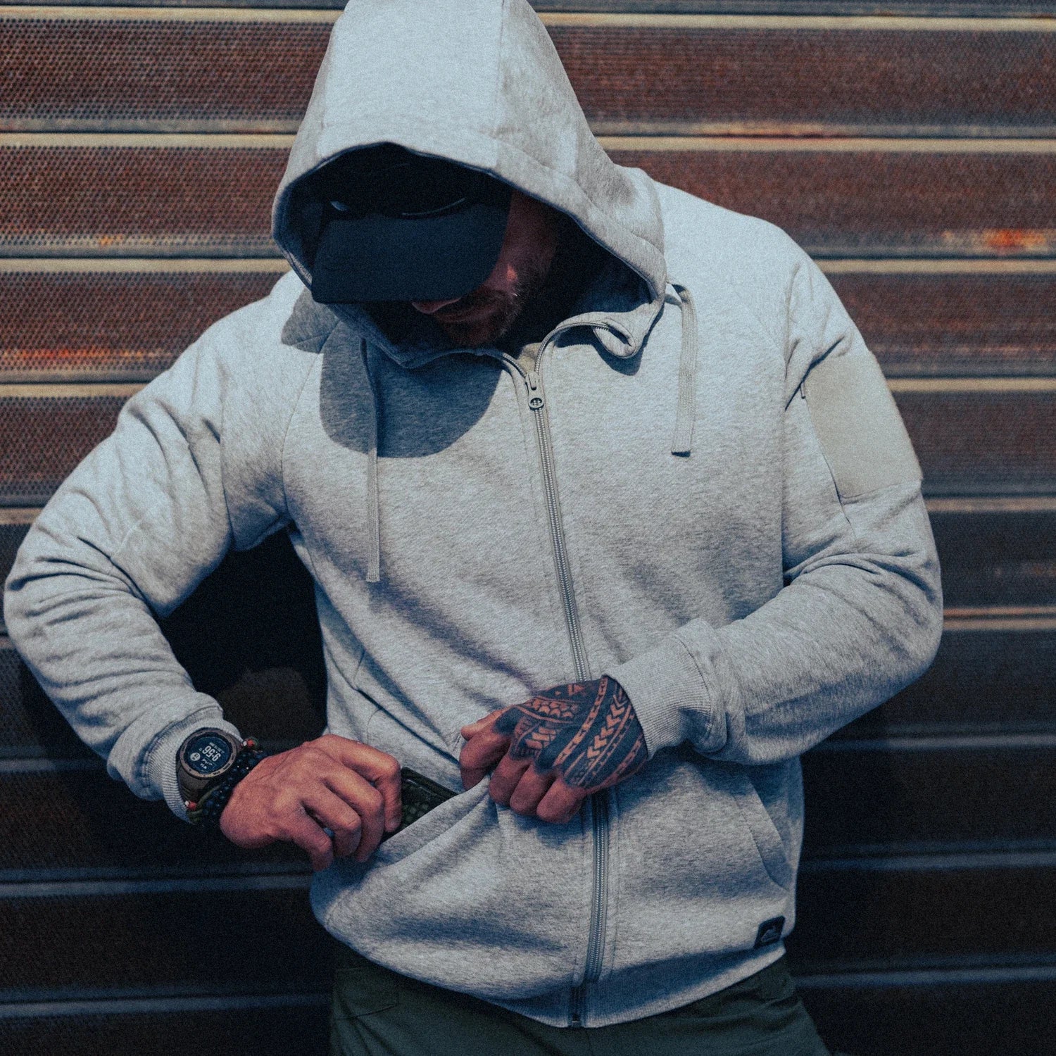 Helikon-Tex Mestská mikina taktická FullZip, Grey – v použití 3