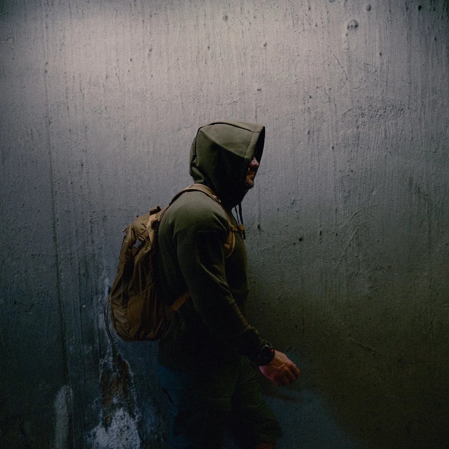 Helikon-Tex Kangaroo mestská mikina taktická, Blue – v použití 3