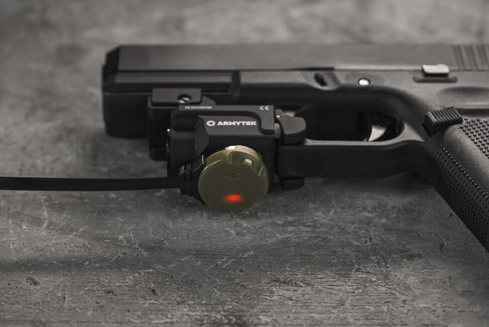 ArmyTek Buckler M1 компактний перезаряджуваний збройний ліхтар 700lm