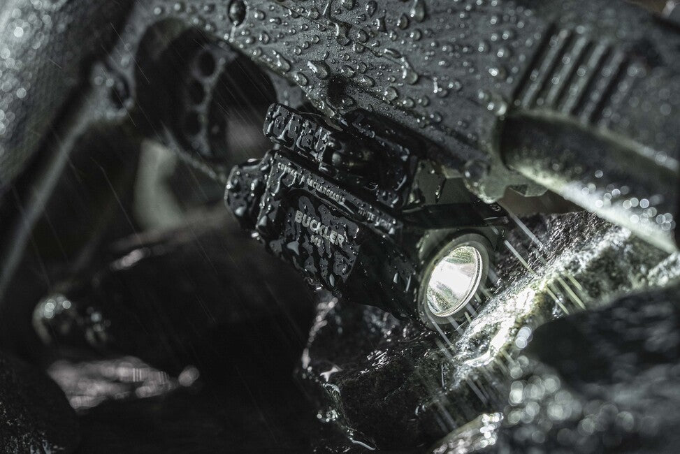 ArmyTek Buckler M1 компактний перезаряджуваний збройний ліхтар 700lm