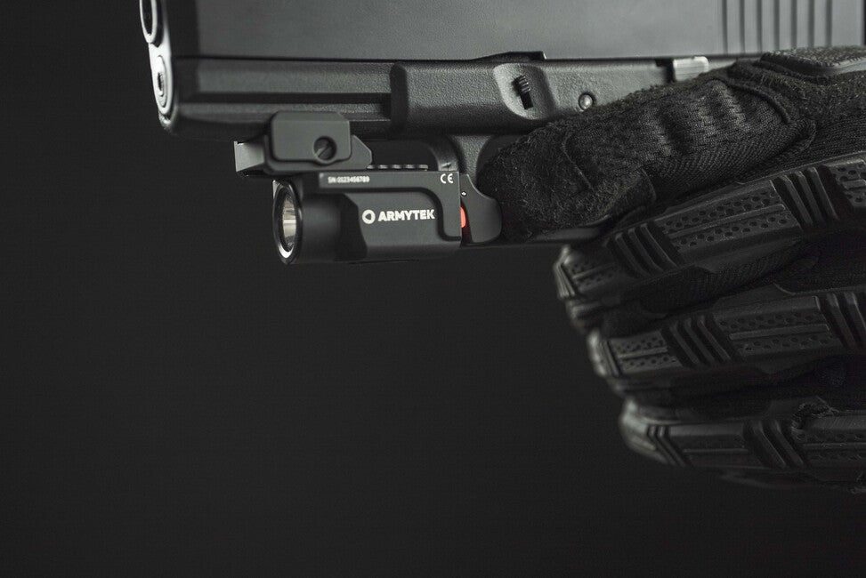 ArmyTek Buckler M1 компактний перезаряджуваний збройний ліхтар 700lm