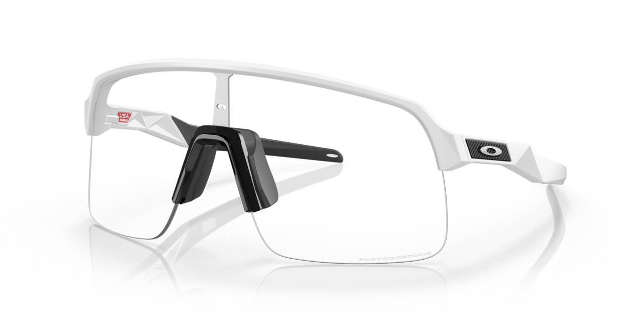 Oakley SUTRO LITE фотохромні окуляри з матовою білою оправою та прозорими фотохромними лінзами