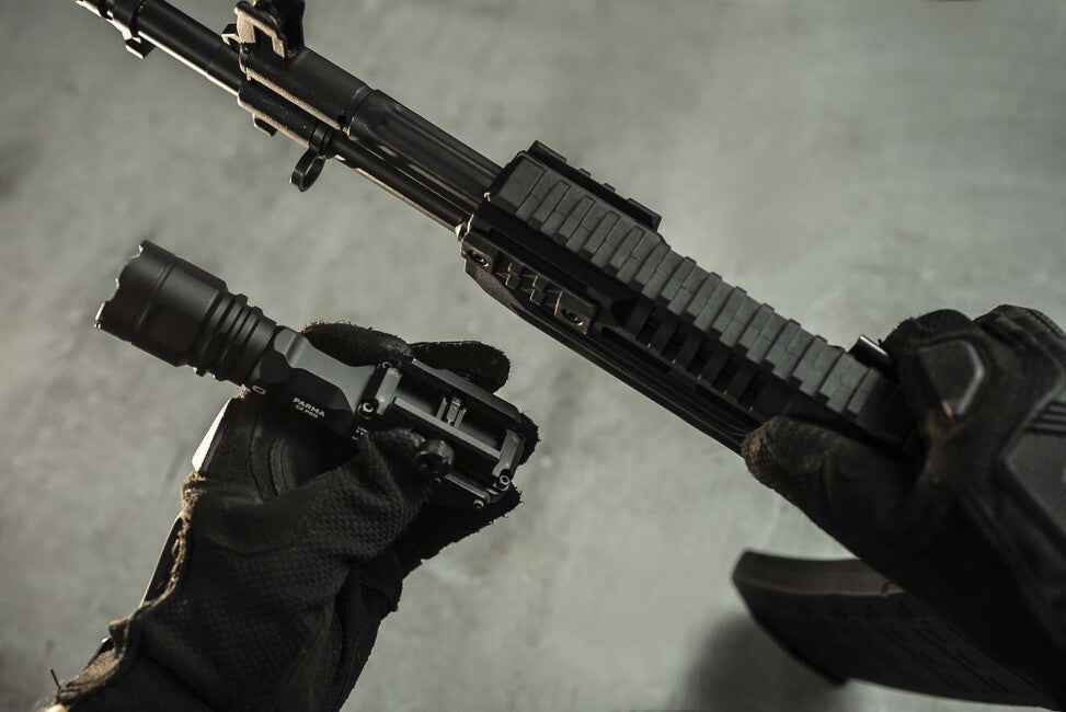 ArmyTek Parma C2 Pro компактний зброєний перезаряджуваний ліхтар 1500lm