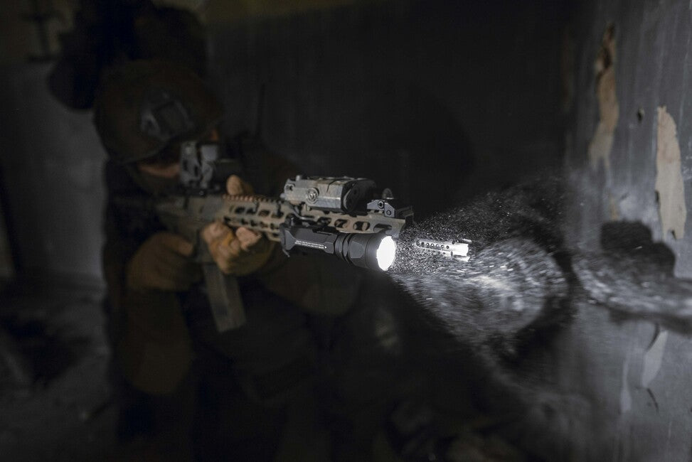 ArmyTek Parma C2IR Pro компактний перезаряджуваний збройний ліхтар 1200лм