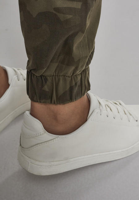 Urban Classics спортивні штани, olive camo