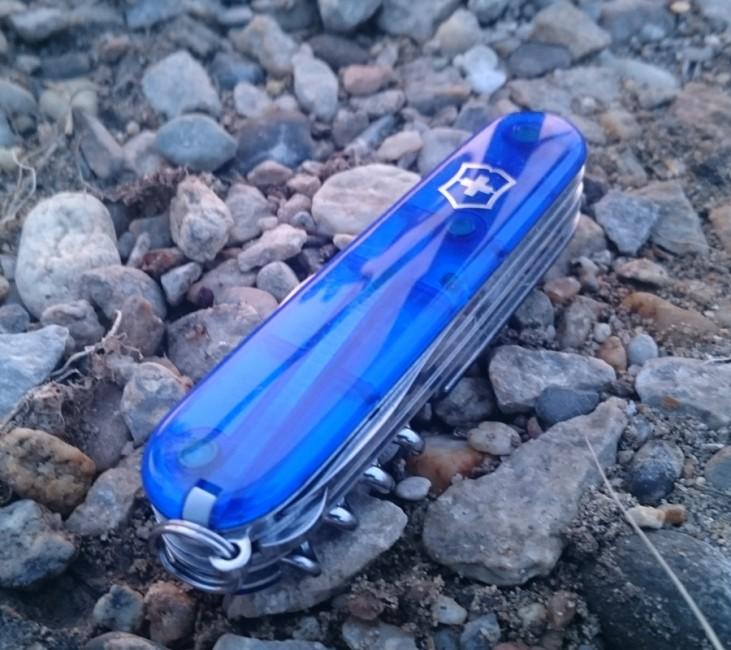 Victorinox Huntsman кишеньковий ніж 91mm, прозорий синій
