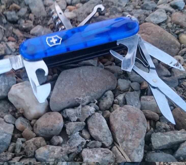 Victorinox Huntsman кишеньковий ніж 91mm, прозорий синій