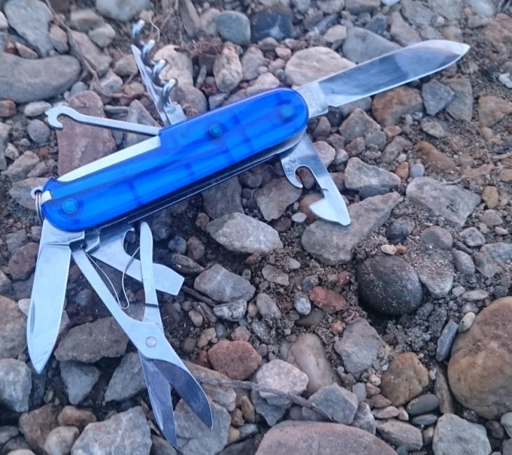 Victorinox Huntsman кишеньковий ніж 91mm, прозорий синій